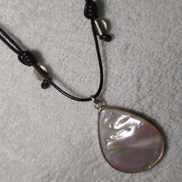 mother of pearl * pearlescent choker/necklace on leather * adjustable - Picture 3 of 12